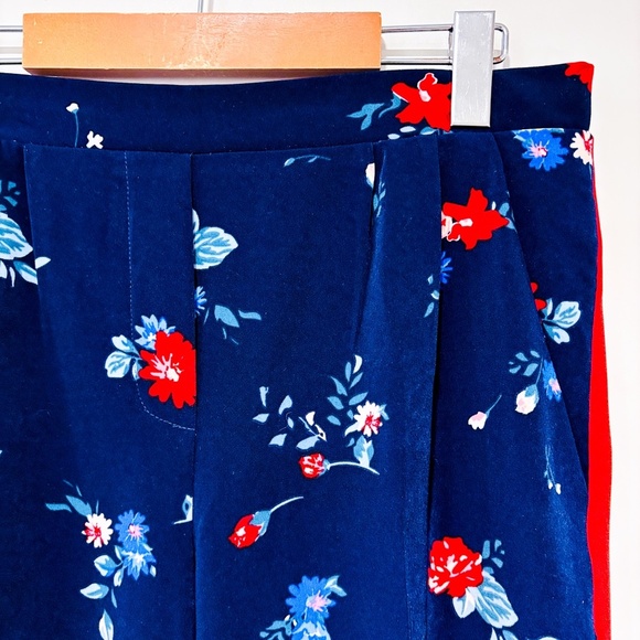 REITMANS Navy floral pants with sides red stripes - Picture 8 of 9